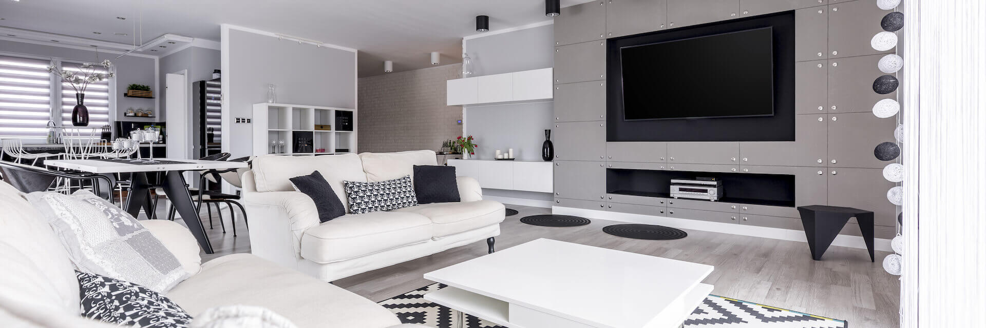 Sala residencial protegida por câmeras e monitoramento